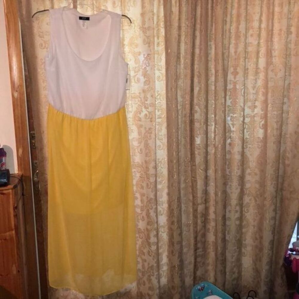 Maxi - Picture 1 of 3